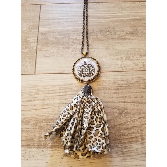 Plunder Jewelry - NEW Pumpkin Leopard Tassel Necklace